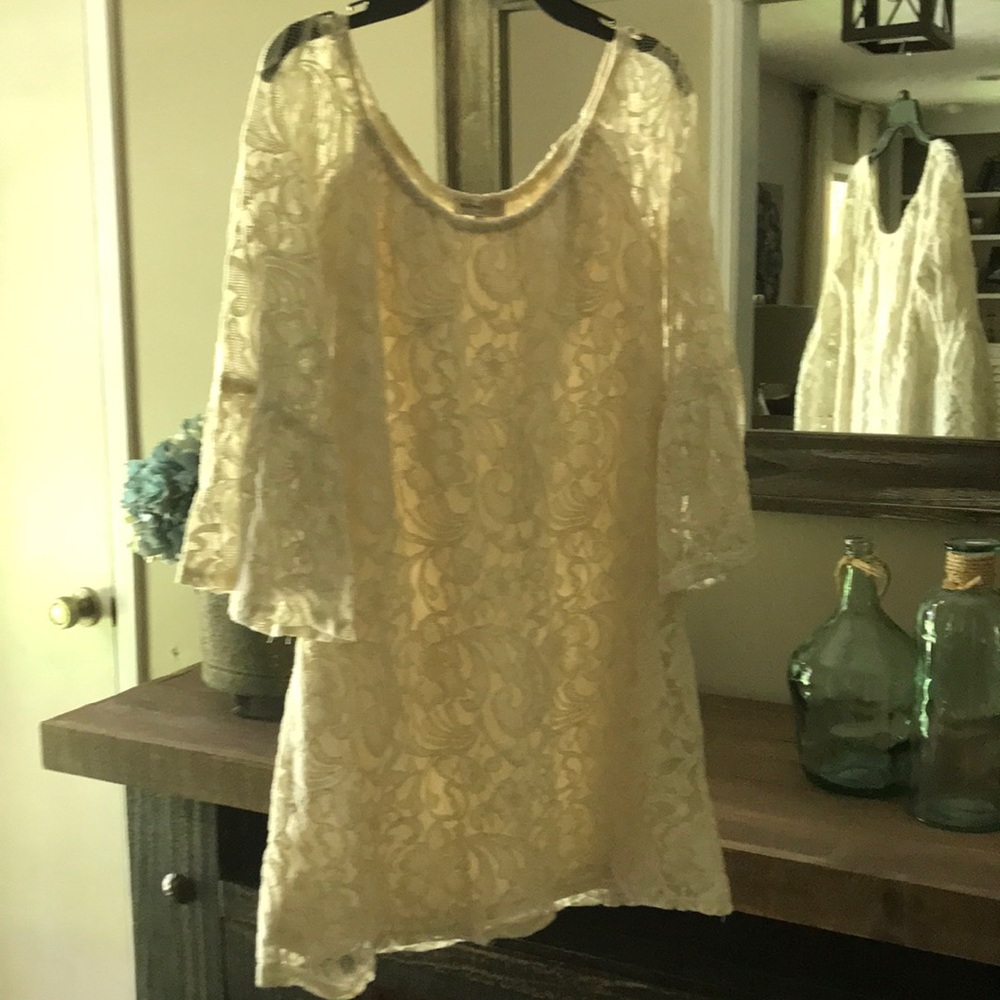 A really pretty dress that is to big for me 😢